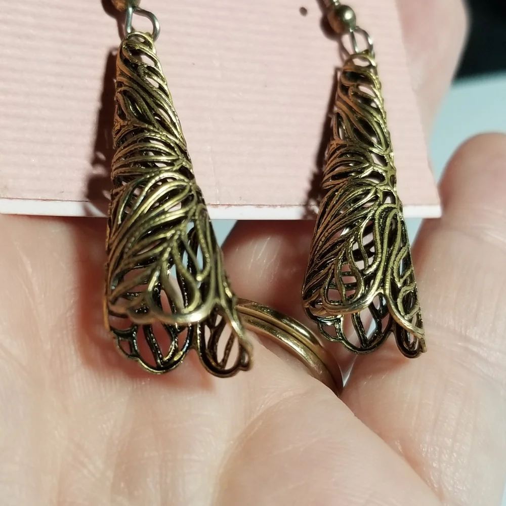 NWT earrings filigree cone shape gold tone metal hook earwires